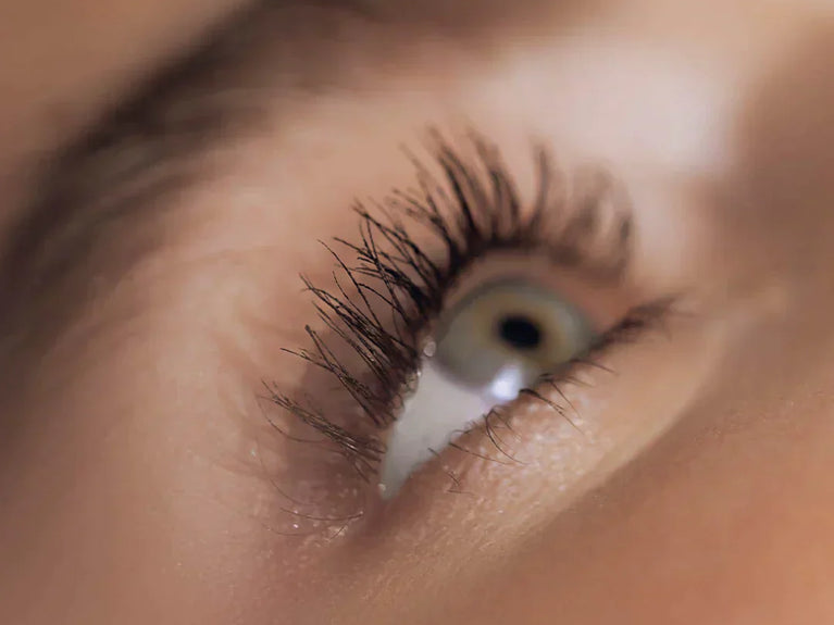 A Lash Serum for Sensitive Eyes? Finally It Exists!