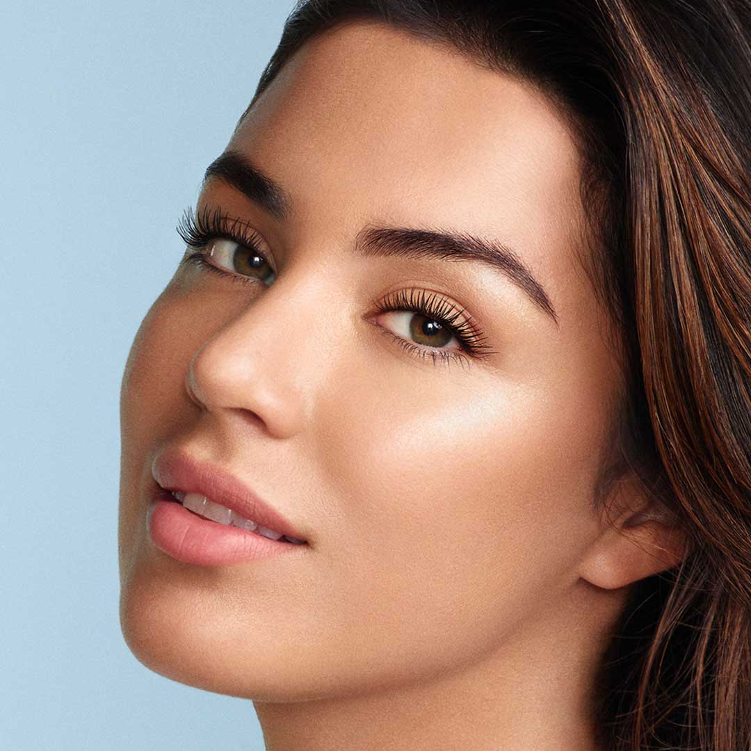 DAZZLE THE CROWD: TIPS FOR THE ULTIMATE ROYAL CORONATION PARTY MAKEOVER